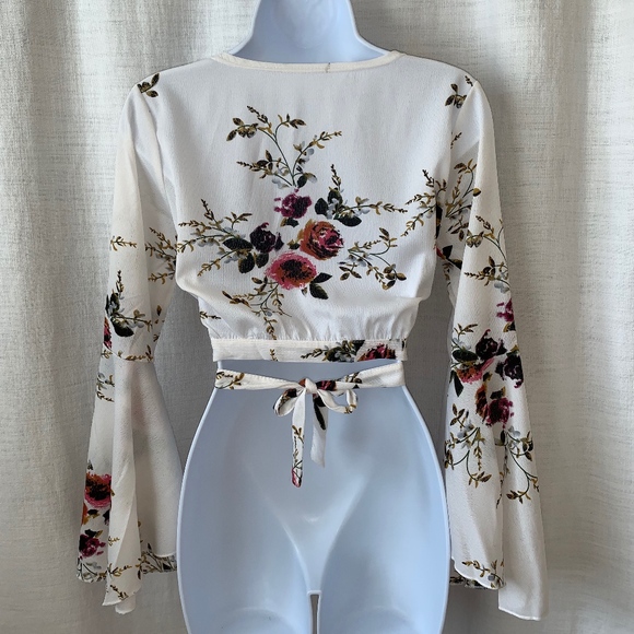 Last One! “Host Pick* Floral Wrap/Tie Crop Top - Picture 6 of 6
